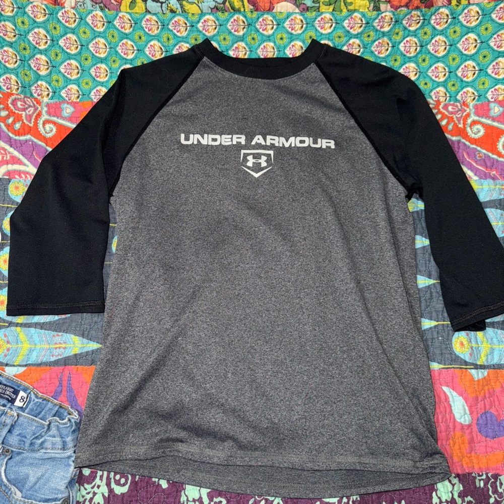 Boys Under Armour baseball shirt youth medium